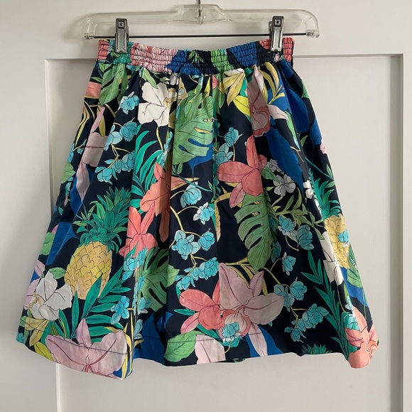 Zara floral skirt in cotton, size 13/14.  Hits above the knee, has pockets. - Picture 2 of 4